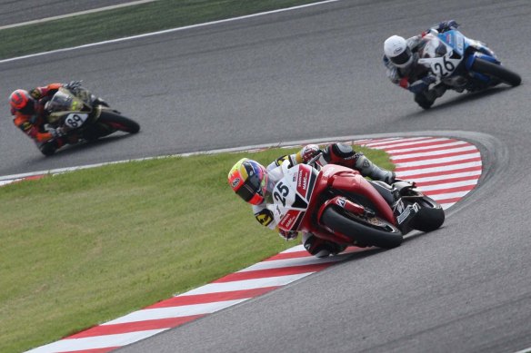 Zaqhwan Zaidi in action during the 4-hour race 3