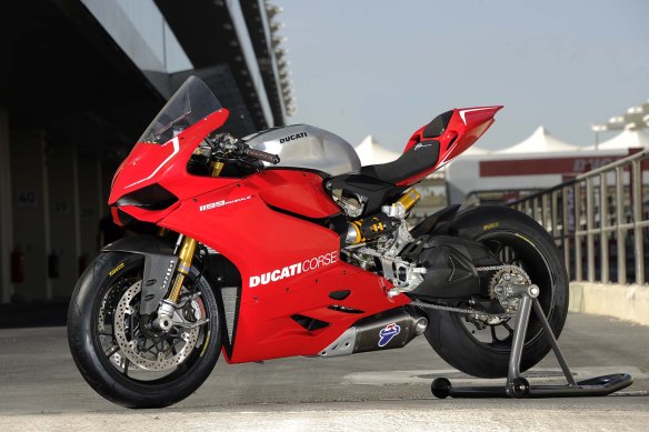 Ducati-1199-Panigale-S-Superstock-04
