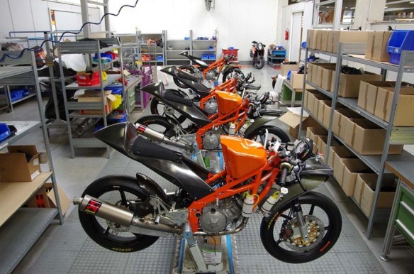 KTM-RC250R-Production-Racer-2013-09-888x588