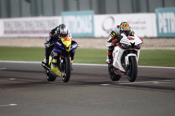  Broc Parkes 32 and reigning SuperSports 600cc champion, Azlan Shah Kamaruzaman during the 2013 season finale at the Losail Circuit