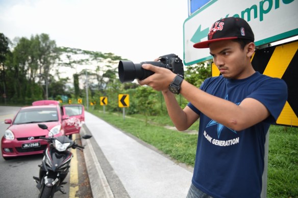 We appreciate every bit of hands that is available for us.. Zack tries his best in getting the perfect setting...