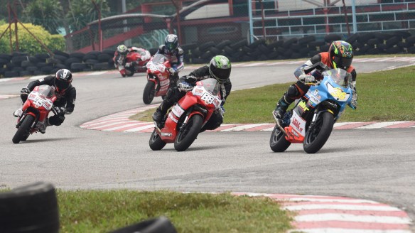 Reffy Kamar being chased by Azrul and Muhammad Rashidi