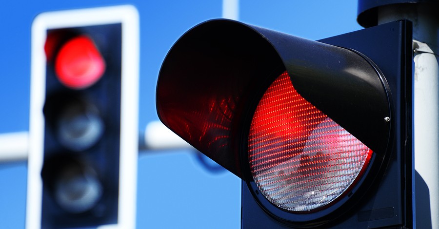 Traffic_Lights_Red-bigstock-900x470