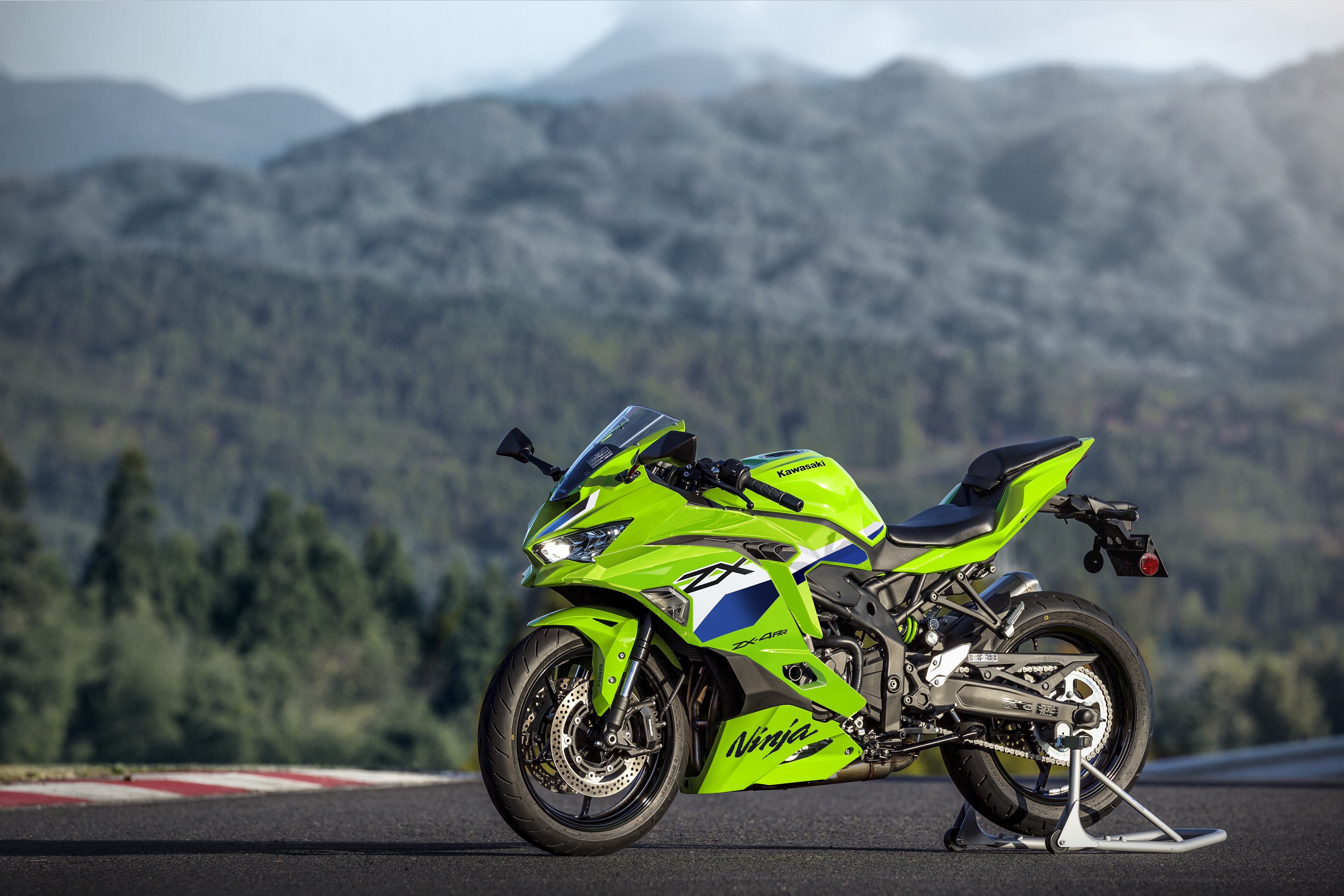 4m-ka♩ MODENAS Introduces the Kawasaki Ninja ZX-4RR & ZX-4R SE